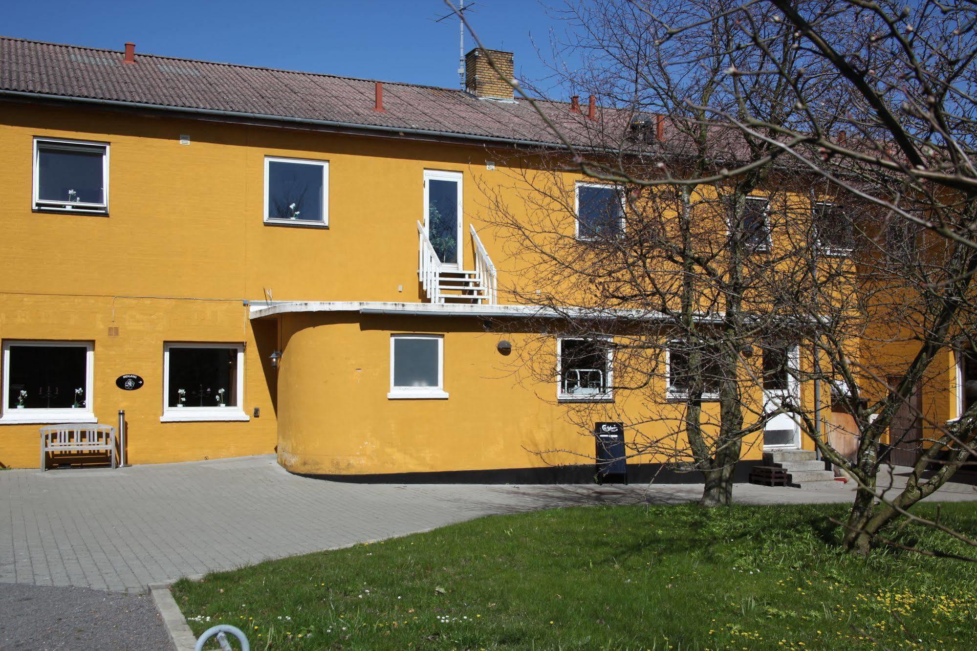 Kanns Hotel Åkirkeby Buitenkant foto
