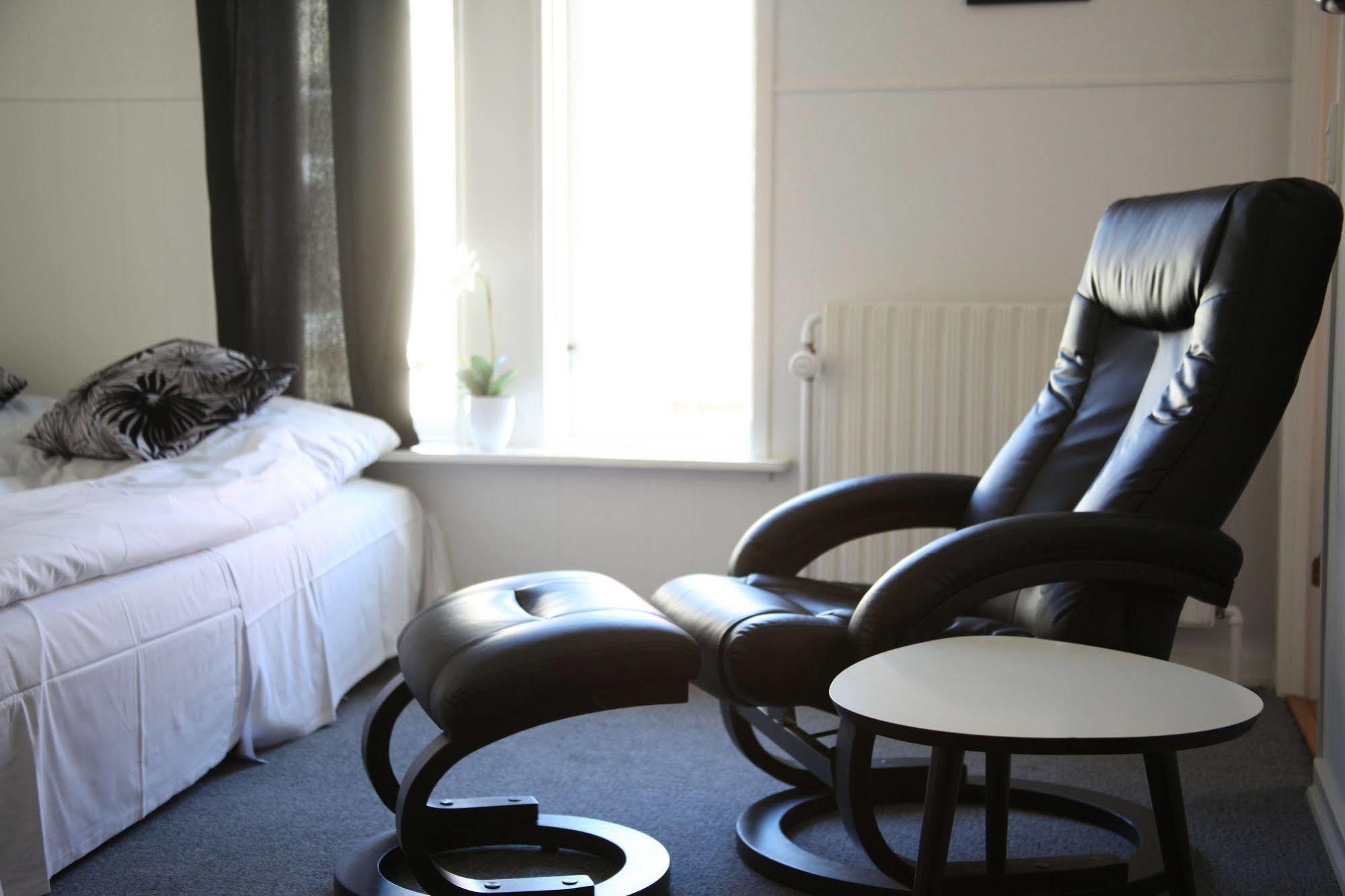 Kanns Hotel Åkirkeby Buitenkant foto