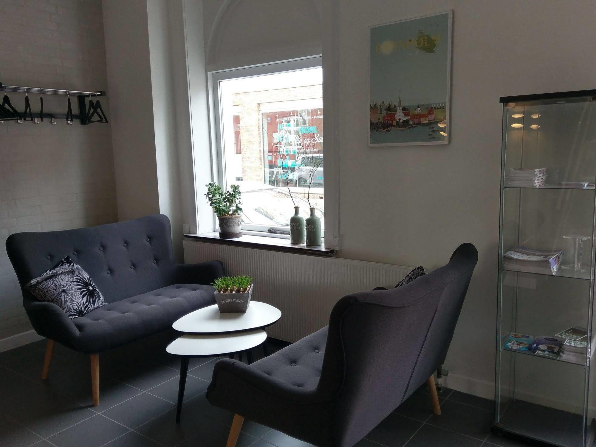 Kanns Hotel Åkirkeby Buitenkant foto