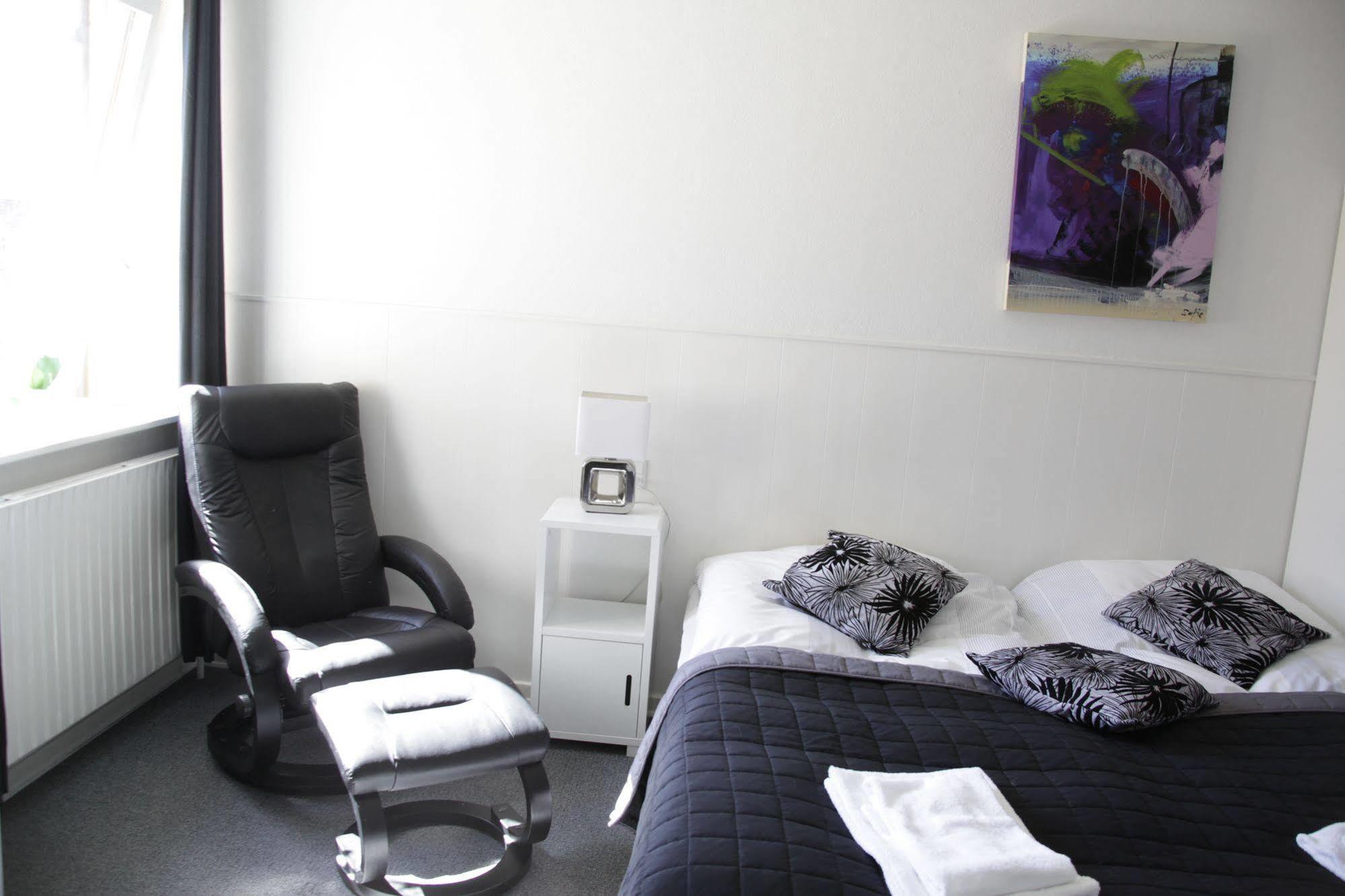Kanns Hotel Åkirkeby Buitenkant foto