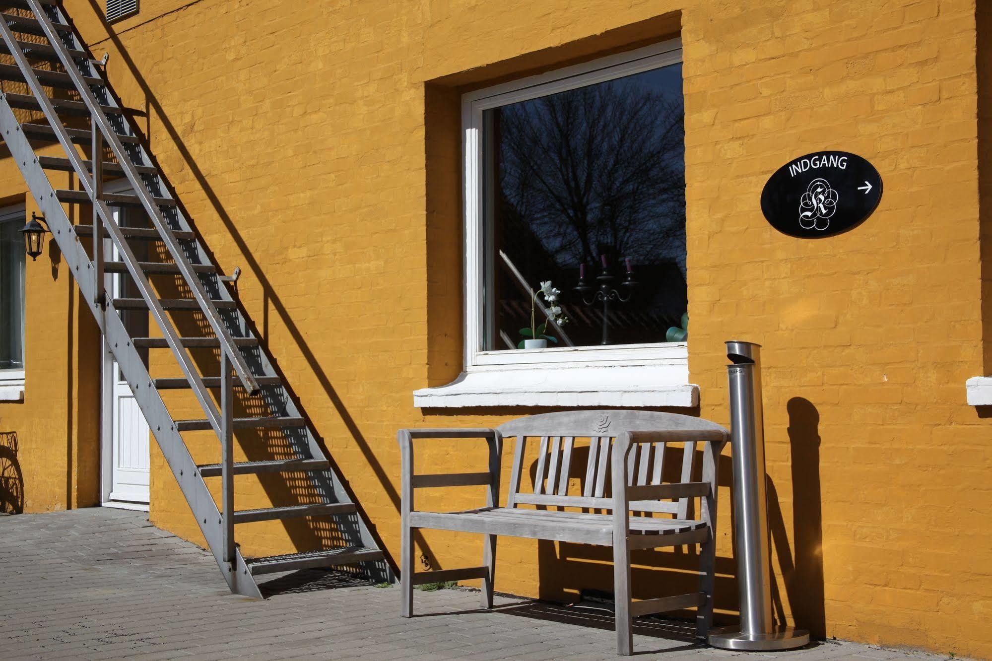 Kanns Hotel Åkirkeby Buitenkant foto