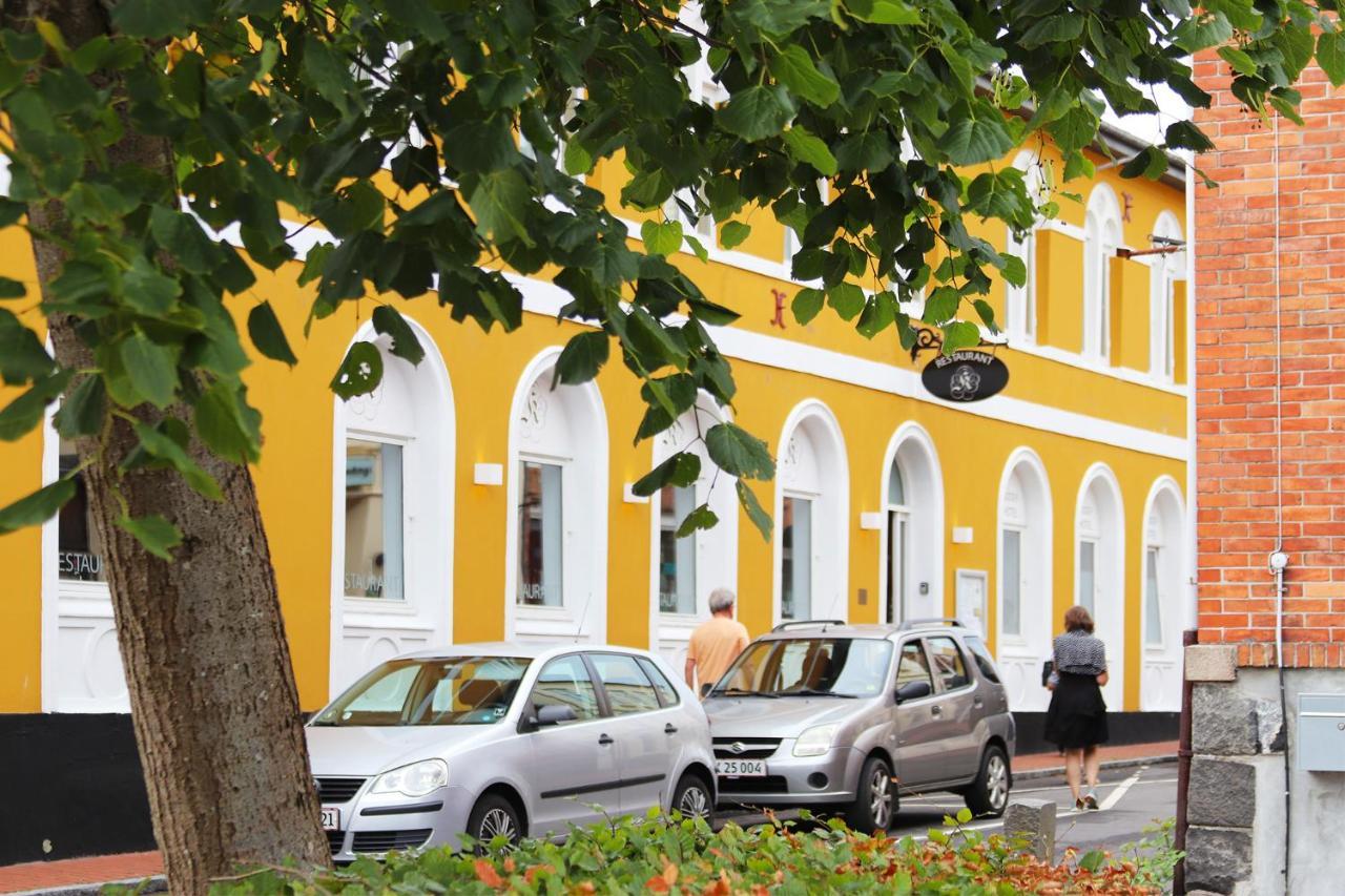 Kanns Hotel Åkirkeby Buitenkant foto